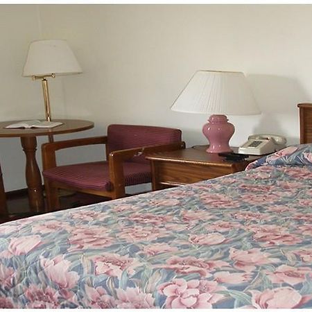 Red Carpet Inn Hillsville Zimmer foto